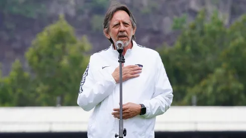 Leopoldo Silva durante una presentación en Cantera.