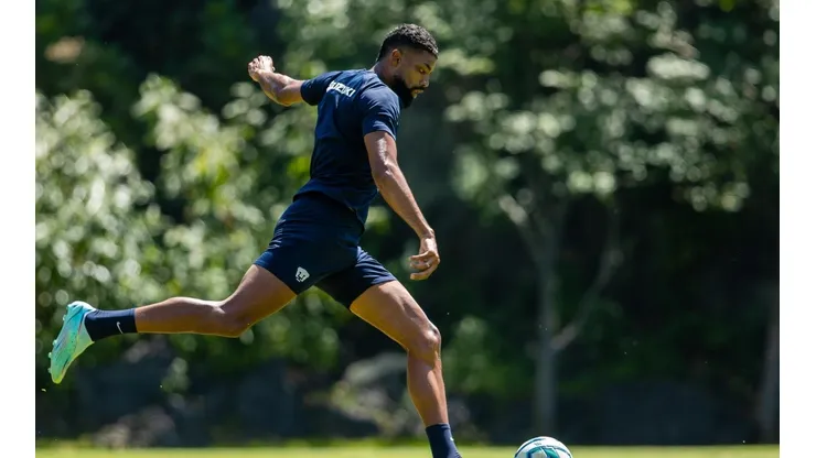 Diogo de Oliveira en un entrenamiento con Pumas.