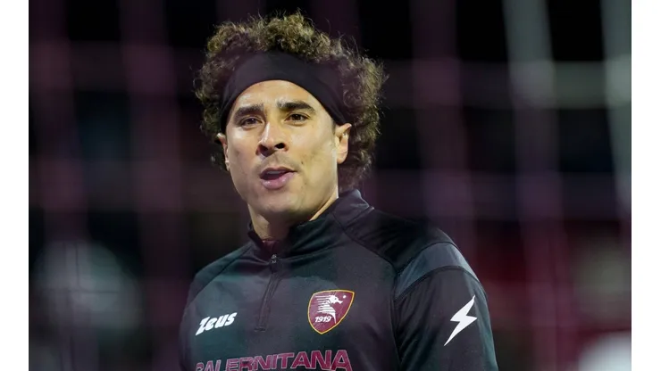 Guillermo Ochoa entre la renovación o el fichaje con un grande de Italia.