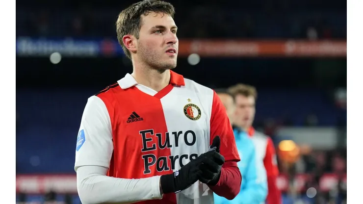 Santiago Giménez sigue siendo titular en el Feyenoord