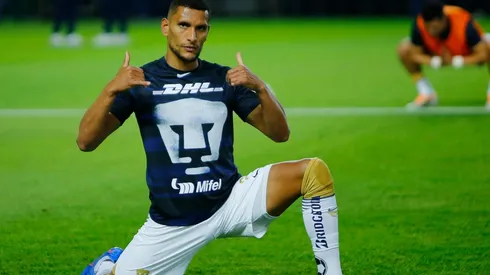 Meritao durante el calentamiento ante Mazatlán.