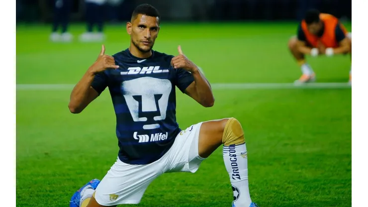 Meritao durante el calentamiento ante Mazatlán.