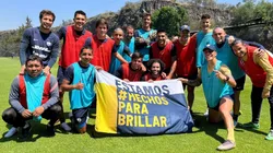 El plantel de Pumas durante el entrenamiento sabatino.