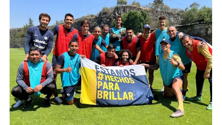 El plantel de Pumas durante el entrenamiento sabatino.