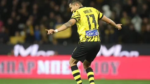 El insólito pedido que le hacen los fanáticos del AEK a Pineda en la calle