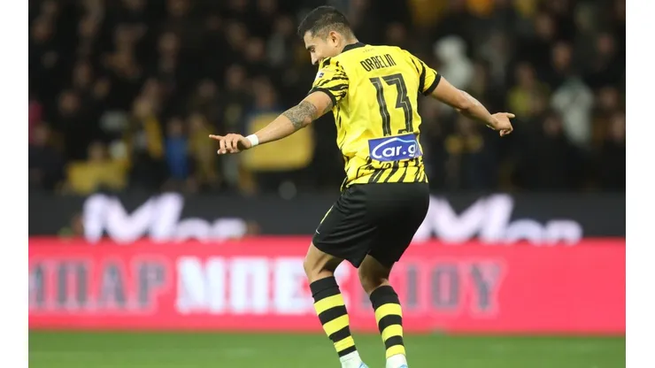 El insólito pedido que le hacen los fanáticos del AEK a Pineda en la calle