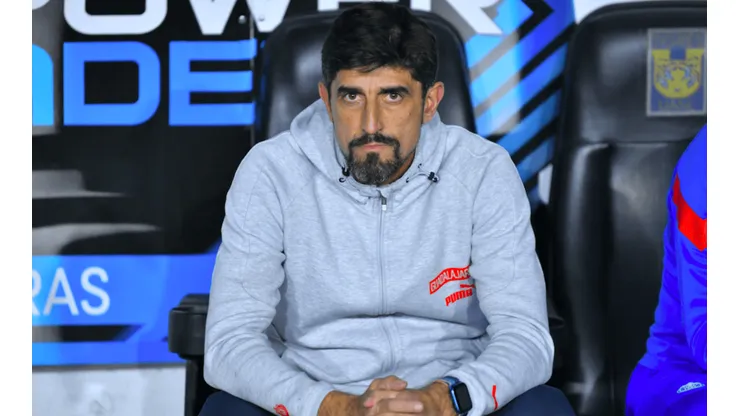 Veljko Paunovic vive su primer torneo con las Chivas.