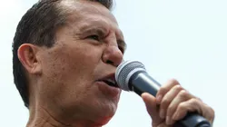 Estallan contra Chávez por el precio que le puso a la venta de su firma