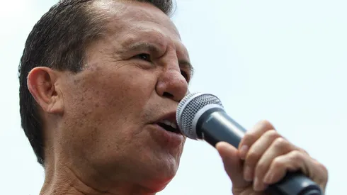 Estallan contra Chávez por el precio que le puso a la venta de su firma