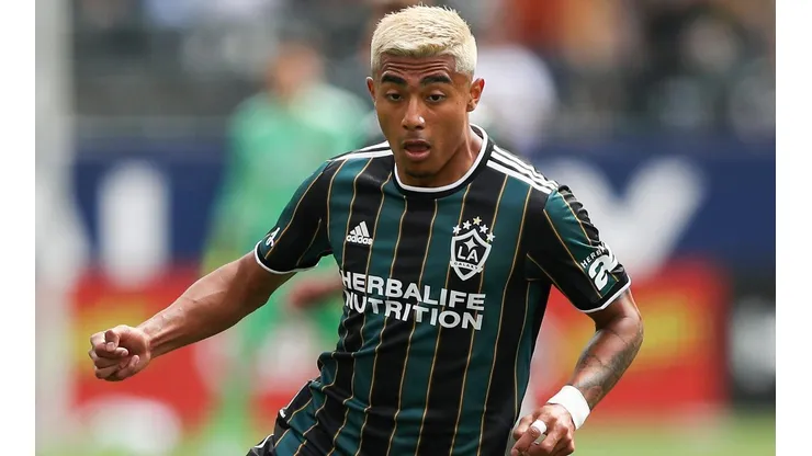 Julián Araujo, la joven promesa mexicana que juega en Barcelona.