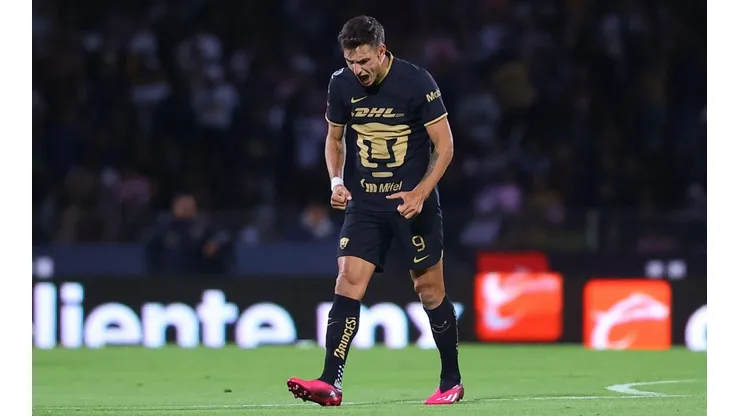 Juan Dinenno en el partido ante Chivas.