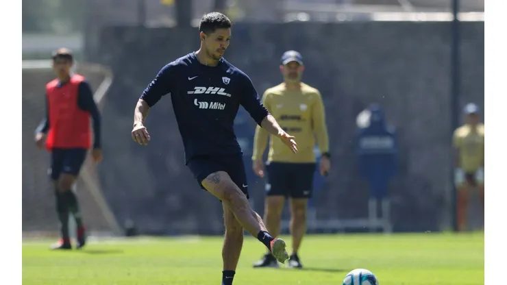 Jesús Molina durante un entrenamiento de los Pumas.