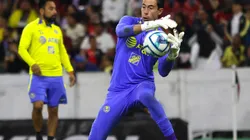 Oscar Jiménez en el calentamiento para el partido América contra Atlas.