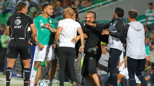 Pelea entre Correa y Eduardo Arce.