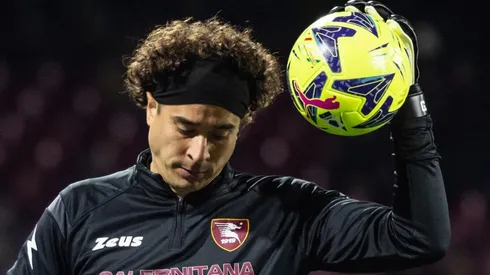 Por mérito propio, Memo Ochoa le ganó la pulseada a Luigi Sepe