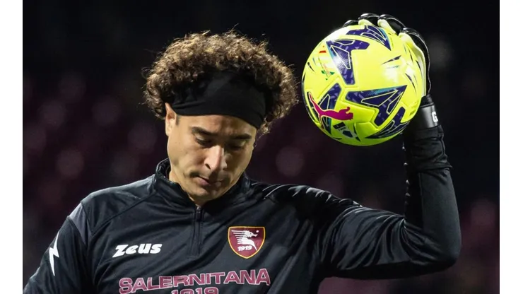 Por mérito propio, Memo Ochoa le ganó la pulseada a Luigi Sepe