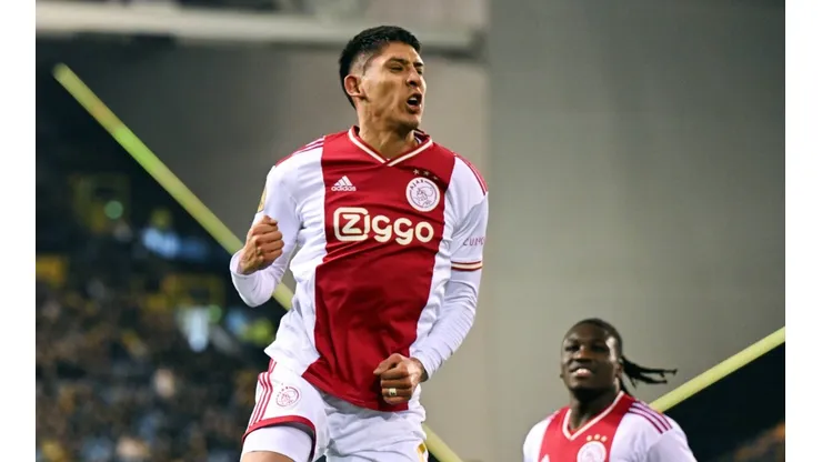 Edson Álvarez le dio la victoria al Ajax ante Vitesse, con un gol de cabeza.