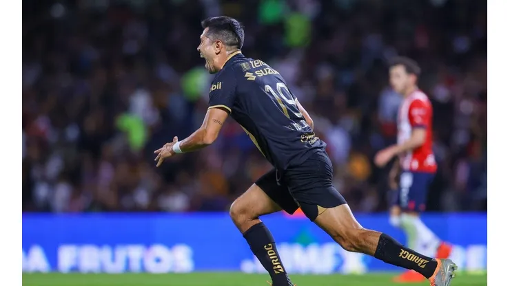 Jesús Molina ante Chivas.