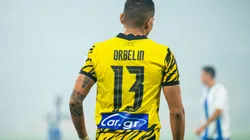 Orbelín Pineda en un partido del AEK Atenas en la Super Liga de Grecia.