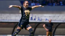 Paola Chavero en el festejo de su gol.