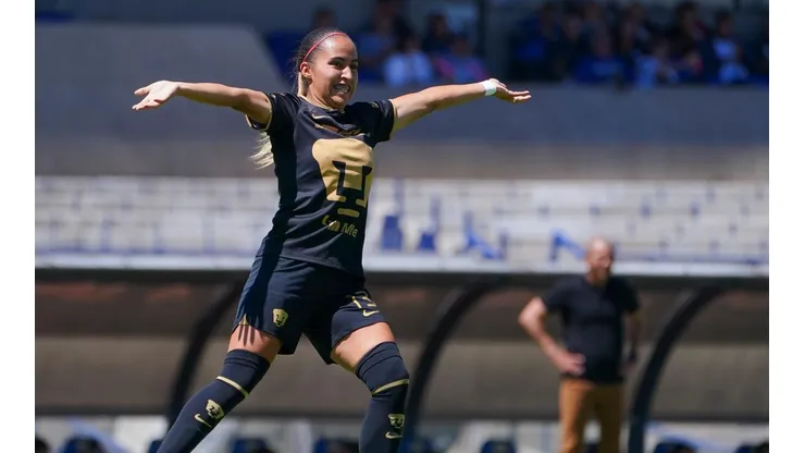 Paola Chavero en el festejo de su gol.