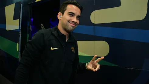 Adrián Aldret en su llegada al estadio Victoria.