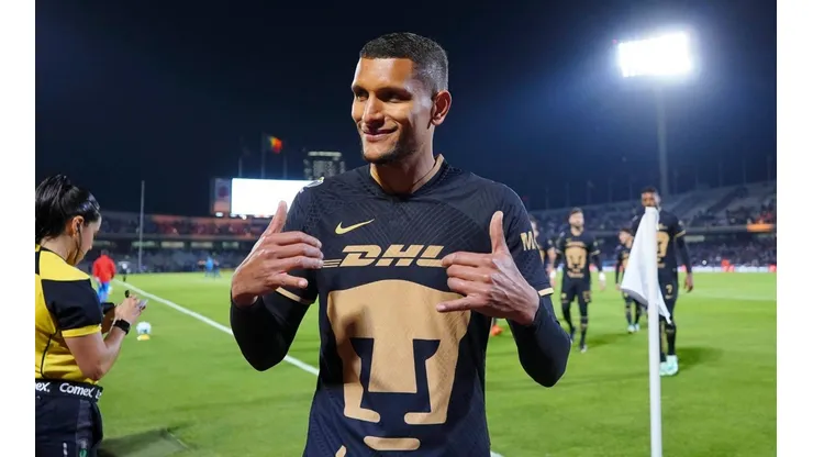 Higor Meritao en el partido ante Chivas.