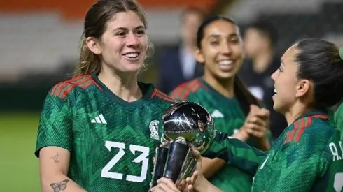 VIDEO: Jugadora del Tri rechazó públicamente firmar una camiseta de Chivas