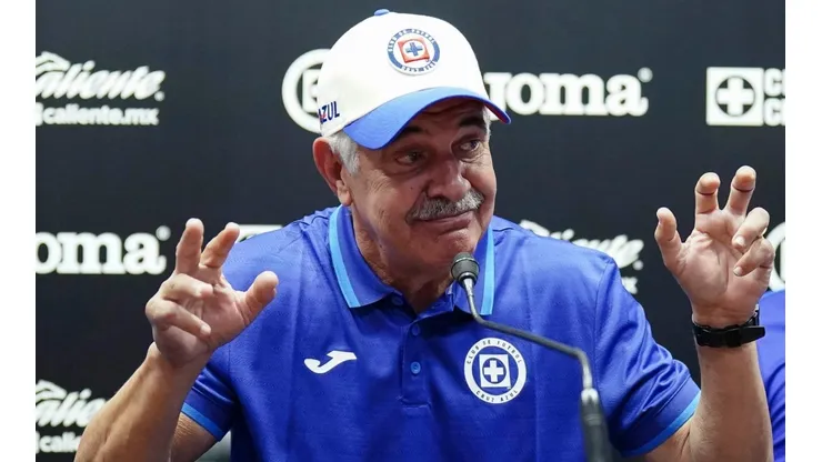 Ricardo Ferretti en su presentación como director técnico de Cruz Azul.