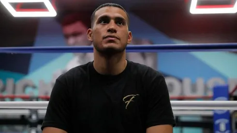 David Benavidez contradice a su padre y defiende a Canelo Álvarez