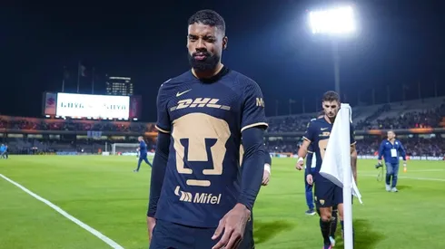 Diogo de Oliveira durante el partido ante Chivas.