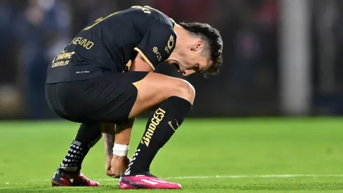 Juan Dinenno festeja su gol ante Chivas.