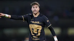 Arturo Ortiz ante Chivas en CU.