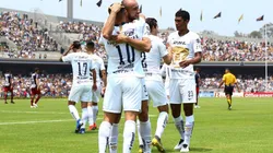 Festejo del plantel de Pumas ante Chivas en la última victoria.