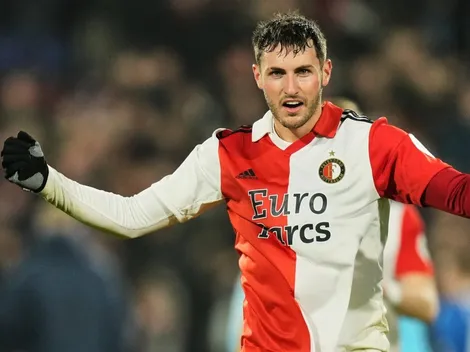 Santiago Giménez logra una 'victoria' en la competencia con Danilo