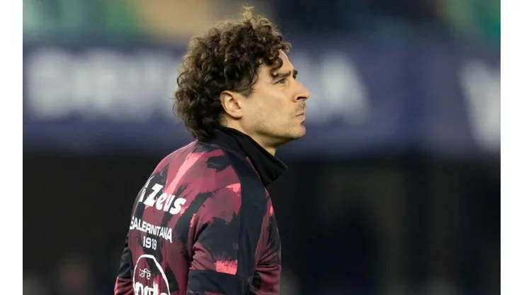 Un alto mando de Salernitana planteó un panorama poco alentador para Memo Ochoa