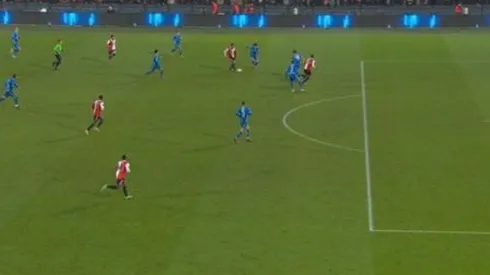 Santi Giménez había marcado ante el AZ Alkmaar