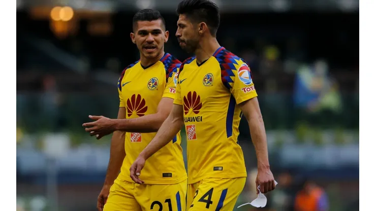 Henry Martín y Oribe Peralta con el América en el torneo Clausura 2018.