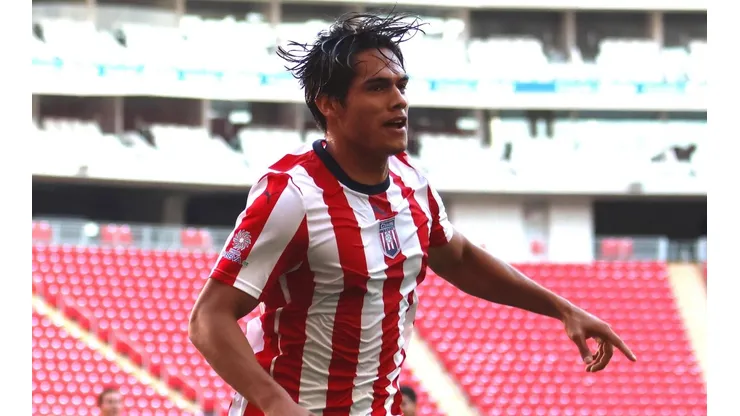 ¿Luis Puente puede reemplazar a Macías en Chivas?