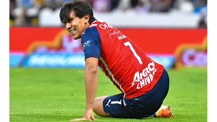 José Juan Macías en un partido con Chivas en el torneo Clausura 2022.