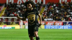 César Huerta ante Necaxa.