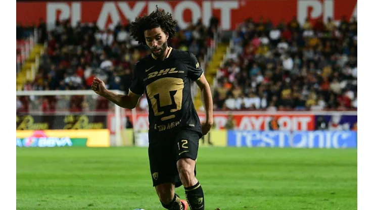 César Huerta ante Necaxa.