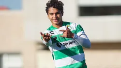 Stpehano Carrillo con el equipo sub 18 del Santos en el torneo Clausura 2023.