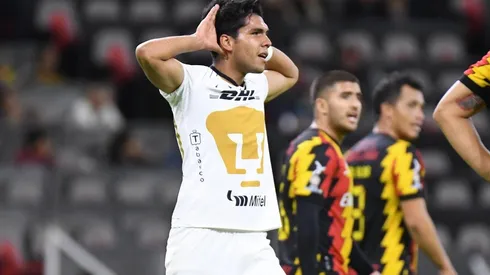 Emanuel Montejano en el festejo de su gol.