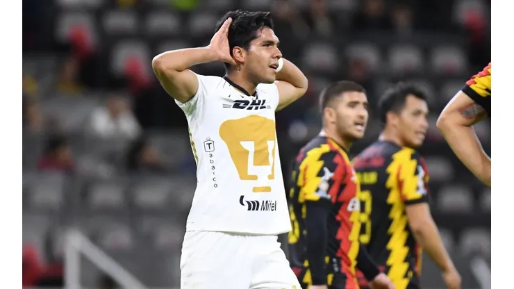 Emanuel Montejano en el festejo de su gol.