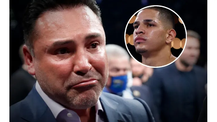 Duro de golpe de Edgar Berlanga contra Óscar de la Hoya.