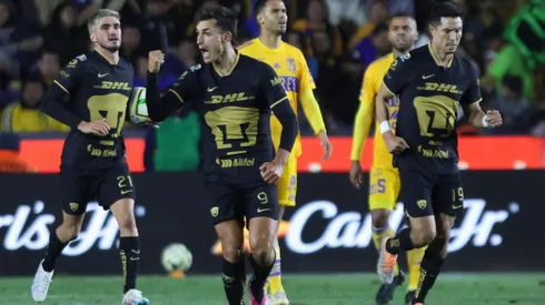 Juan Dinenno festeja su gol ante Tigres.