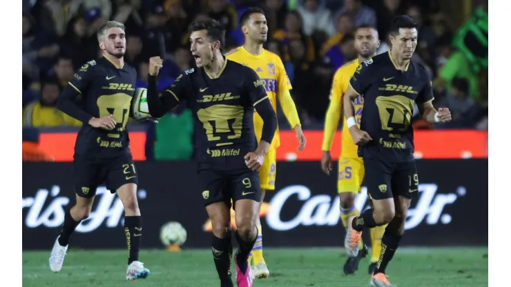 Juan Dinenno festeja su gol ante Tigres.