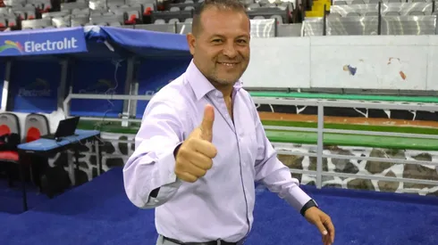 Israel Hernández Pat en el estadio Jalisco.