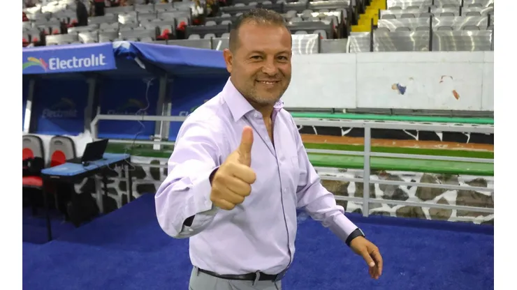 Israel Hernández Pat en el estadio Jalisco.